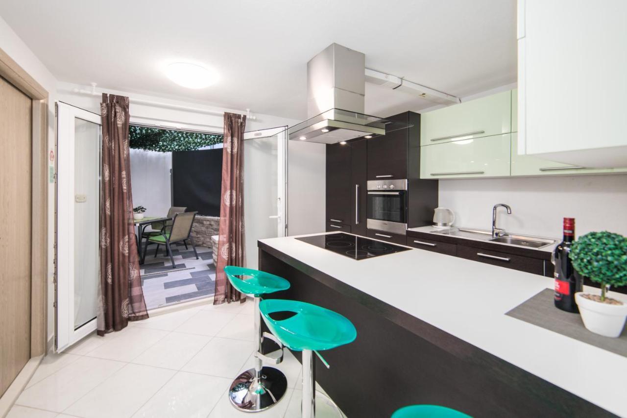 Villa Jadranka Apartments Tučepi エクステリア 写真